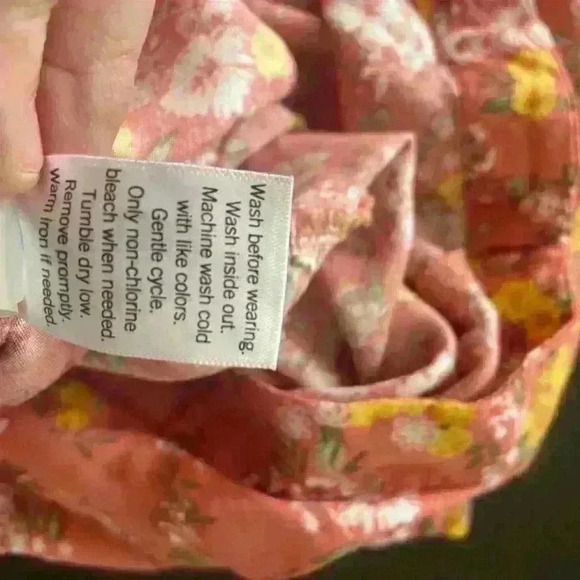 SO Cute Floral on Peach/Pink background, Button front,flare Ruffle Hem - Picture 5 of 7